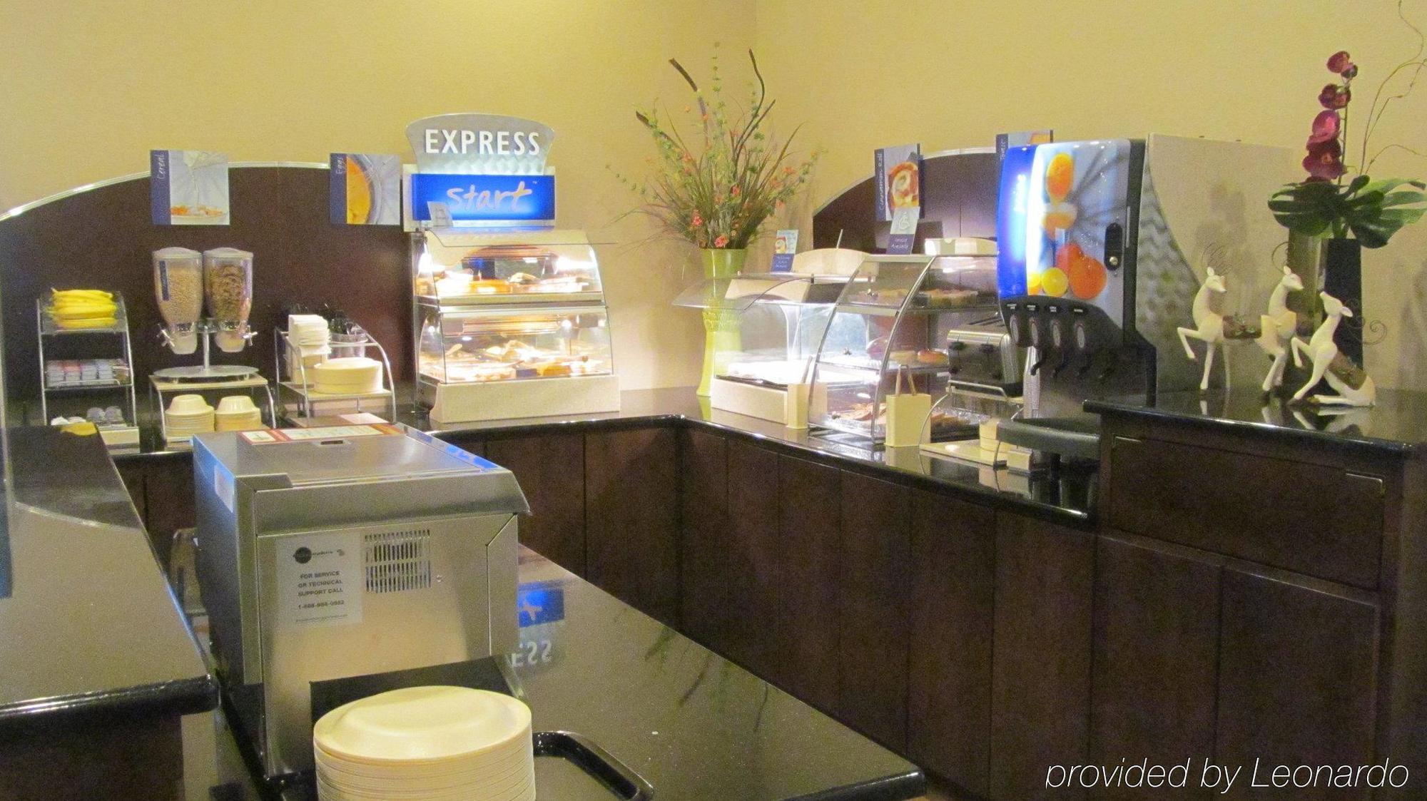 Holiday Inn Express Hotel & Suites Lexington By Ihg Esterno foto